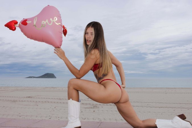 Irene Rouse in red lingerie teases by the beachside with a heart balloon, craving your gaze — Irene Rouse #7