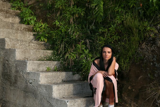 Sapphira poses nude on concrete stairs in white heels amidst greenery for solo outdoor shoot — Sapphira #1